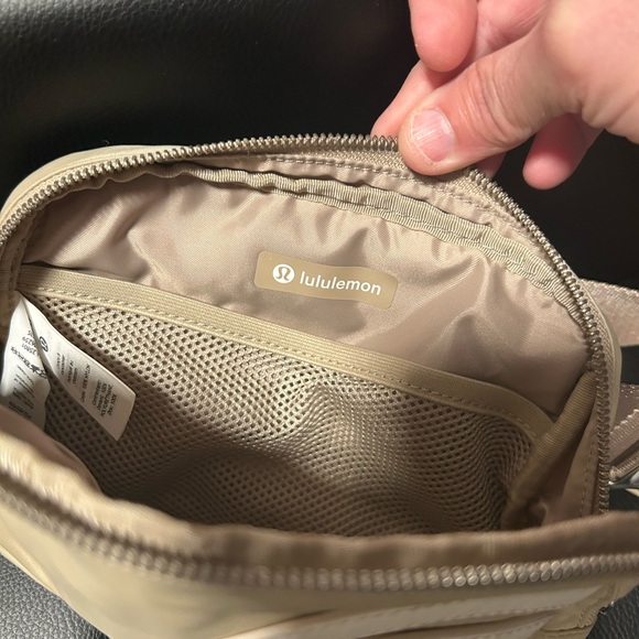 lululemon ❤️Special!athletica Everywhere Belt Bag Beige And Cream EUC - Picture 10 of 10